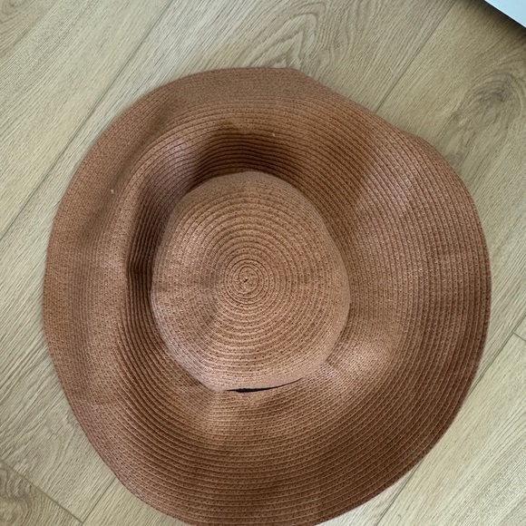 Aritzia Main Character Tan Floppy Hat - Picture 3 of 5